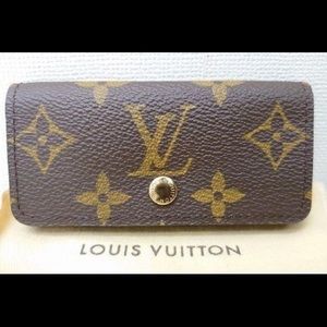 Louis Vuitton 4 key organizer